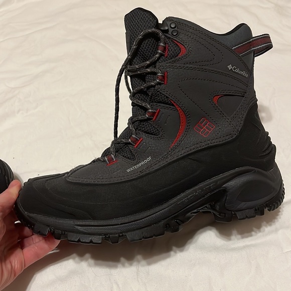Men’s hiking boots. - Picture 3 of 14